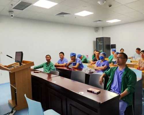 儿童故事没长耳朵的小老虎